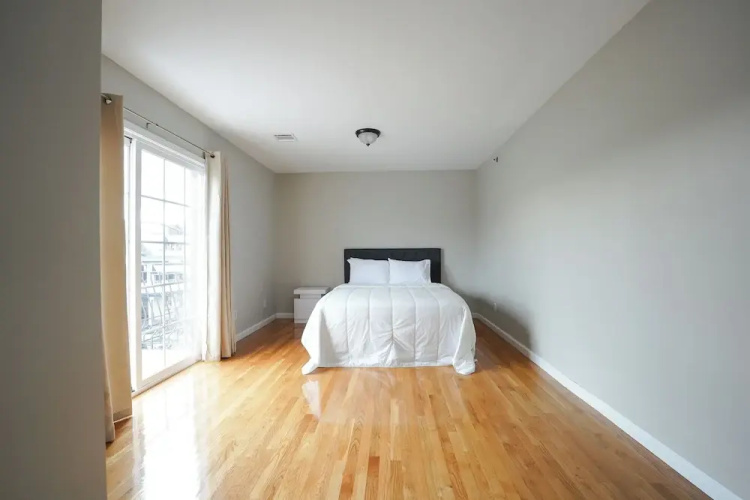 Newark Liberty Gem Brick House Apt 3