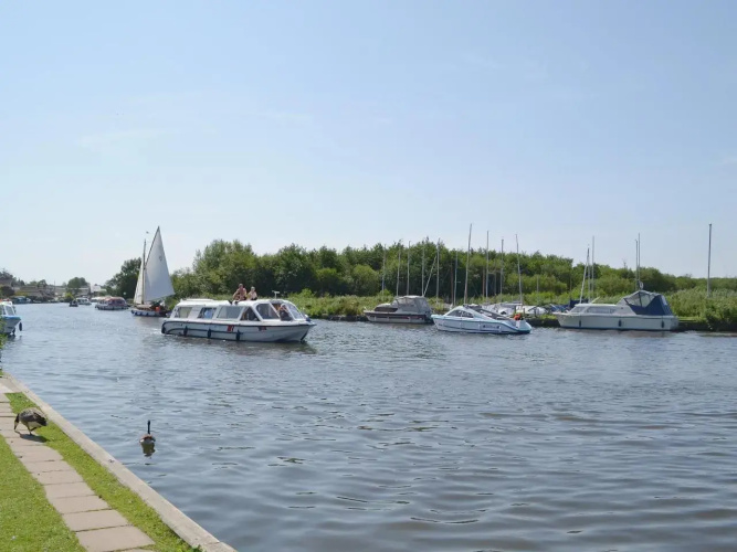 Yare View Lodge