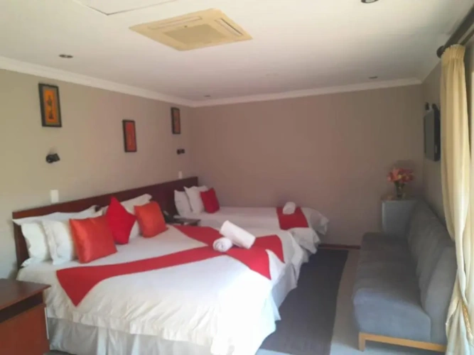 Standard Triple room