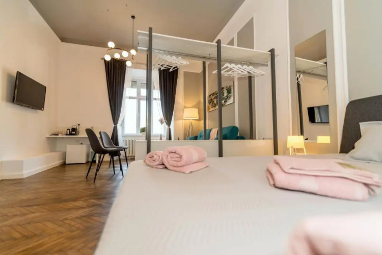 Central Premium Suites - Liberty Square