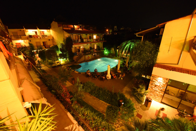 Pelli Hotel