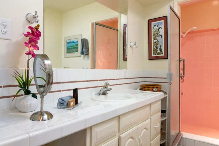3772 Ventura - 1 Bedroom Duplex