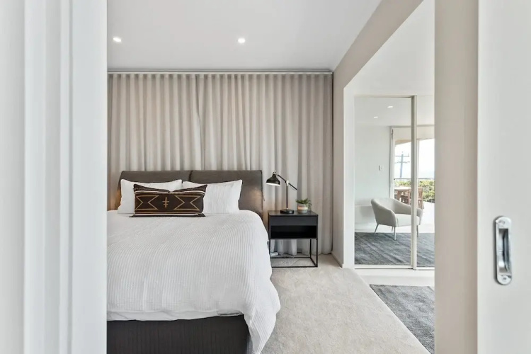 Clifftop Coastal Sanctuary With Panoramic Views