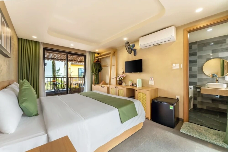 Deluxe Double room with balcony and with garden view