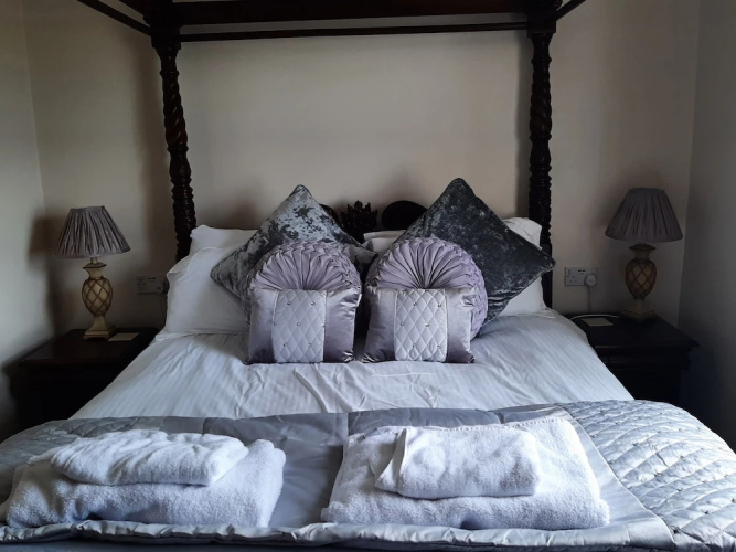 Cadwgan House Hotel