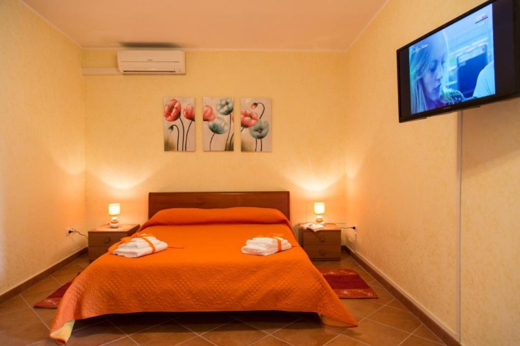 Standard Triple room