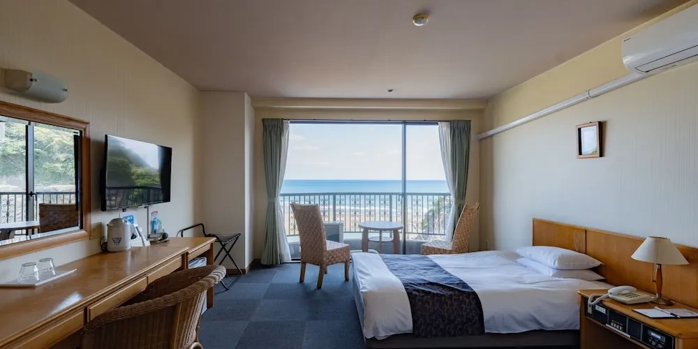 Standard Twin room with sea view