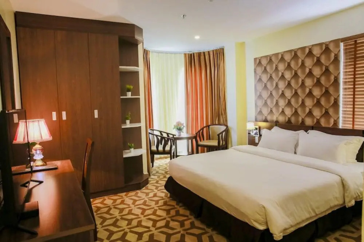 3MG Lakeside Hotel