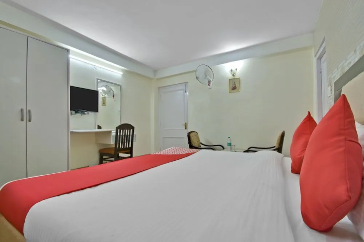 Capital O 11741 Hotel Nest