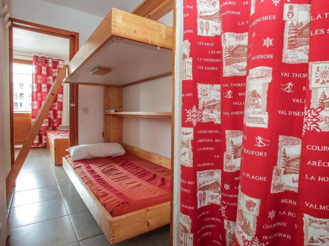 Nice apartment in a modern chalet at 250 m. from a ski lift