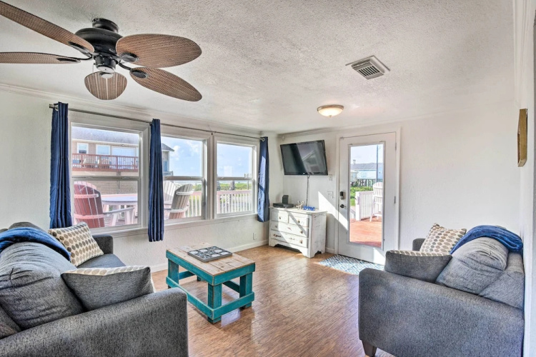 'the Spicy Crab' Freeport Home w/ Beach-view Deck!