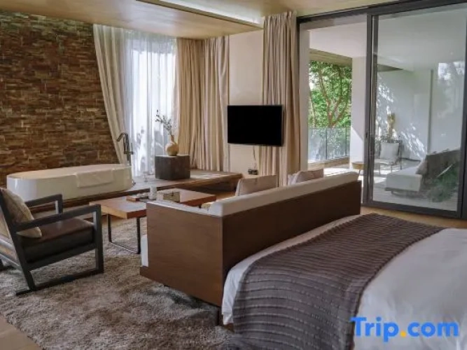 Family Suite with courtyard view