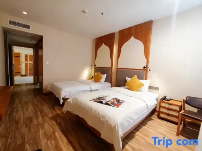 Standard Twin room with garden view