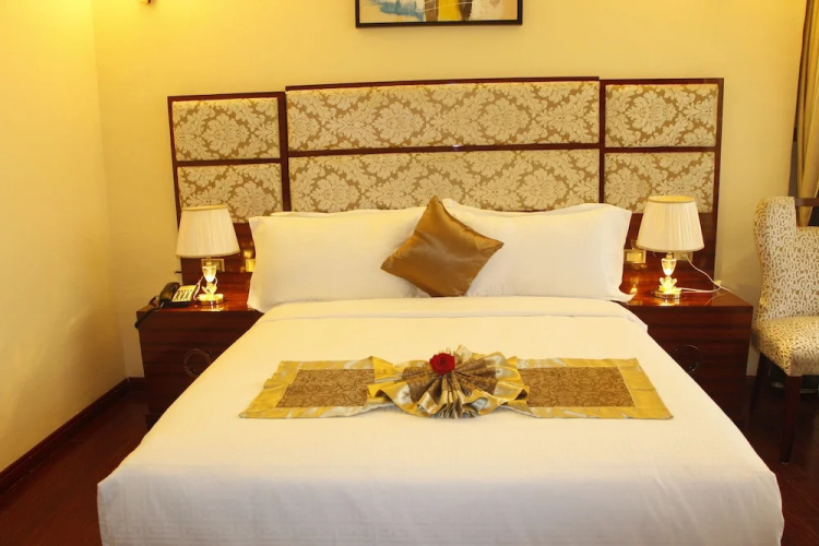 Golden Royal Hotel