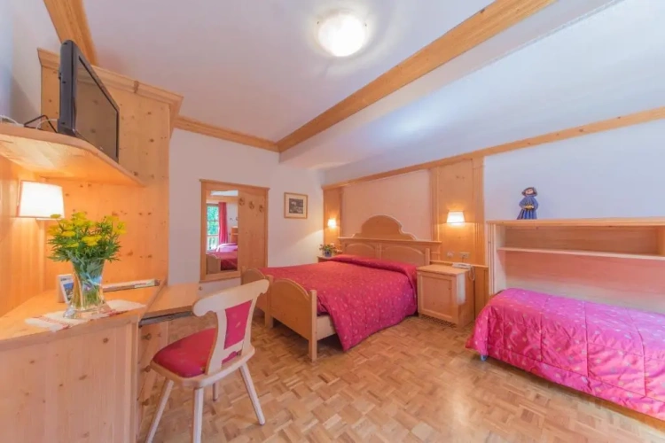 Standard Triple room