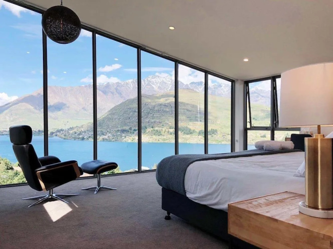 Luxury Lakeside Home - Remarkable View