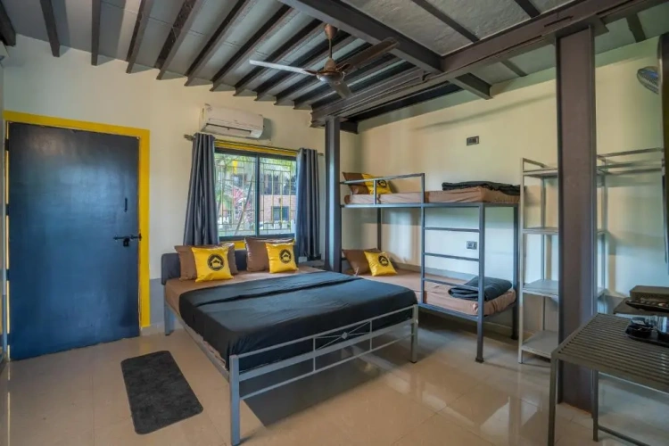 Standard Quadruple room with garden view