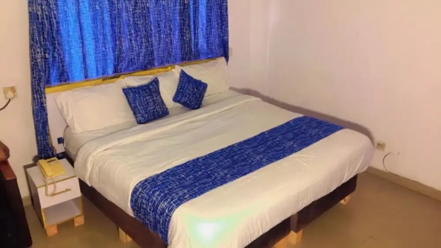 Autograph Apartment