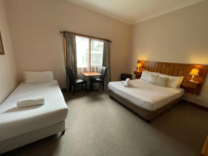 Standard Triple room
