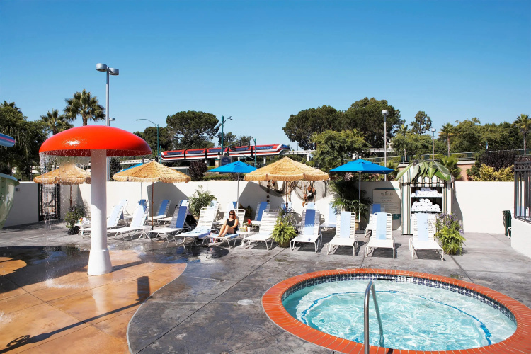 Howard Johnson by Wyndham Anaheim Hotel & Water Playground photo 13
