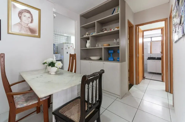 Apt 2 quartos com varanda próximo Praça Casa Forte o bairro mais agradável do Recife ARN901