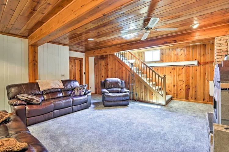 Walk to Downtown: Custer Retreat w/ Fire Pit!