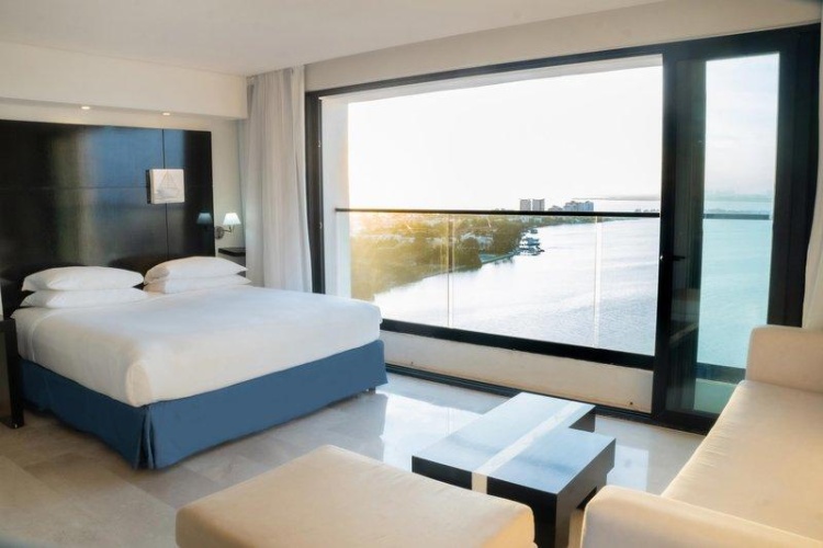 Single Suite with balcony and with sea view