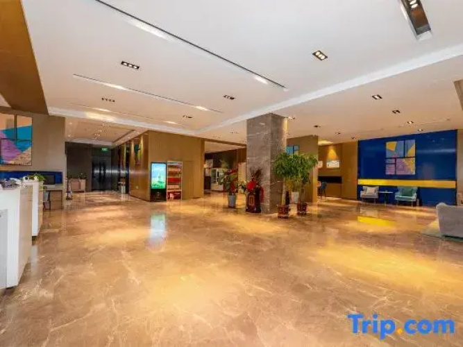 Ldyllic Holiday Inn Hotel