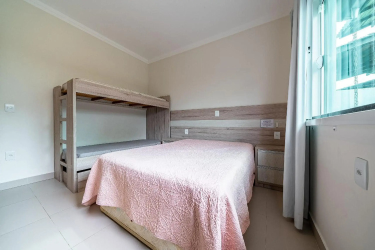 125 - Excelente Casa com 03 quartos em Mariscal