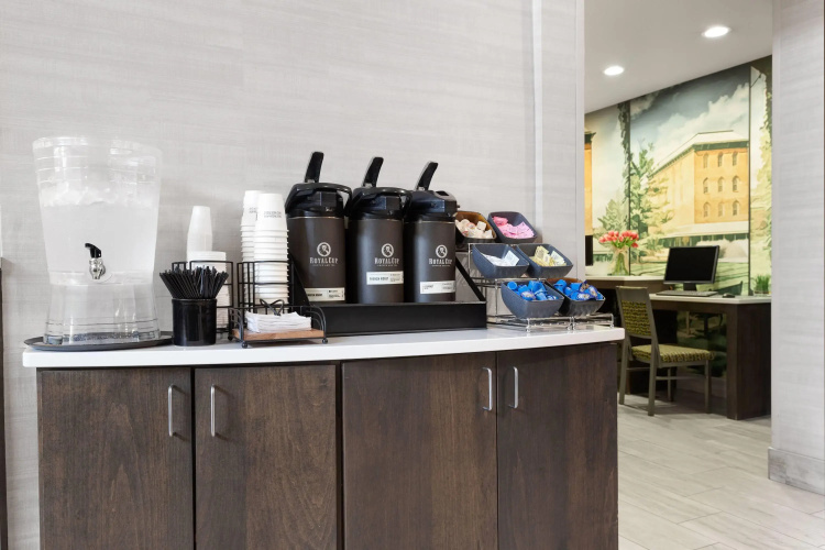 La Quinta Inn & Suites by Wyndham Columbus - Edinburgh