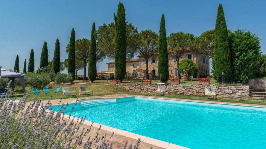 6 Bedrooms Villa
