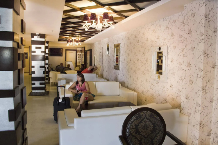 Adella Side Hotel