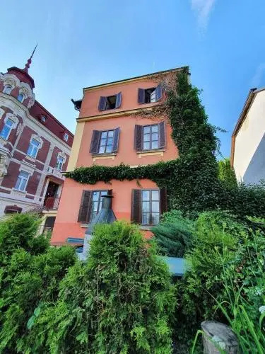 Studio Colonial