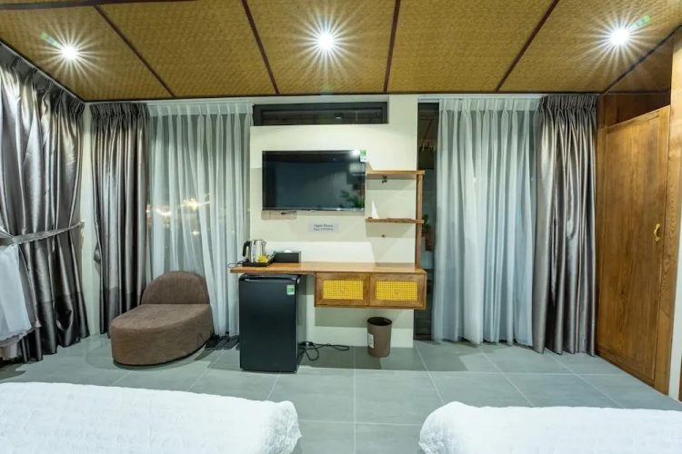 Standard Quadruple Family room