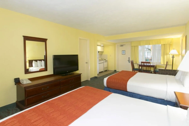 Standard Quadruple room