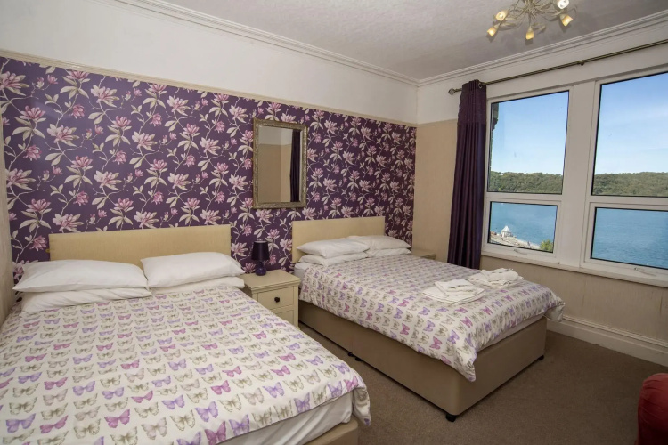 Nomi Rooms & Restaurant