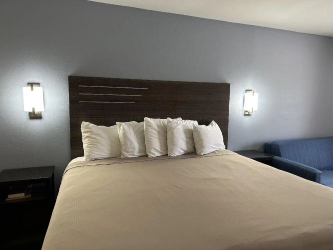 Express Inn & Suites