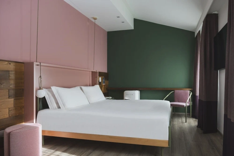 Deluxe Double room with city view