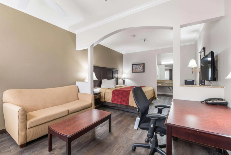 Bryant Inn & Suites