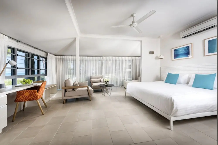 Mangrove Hotel