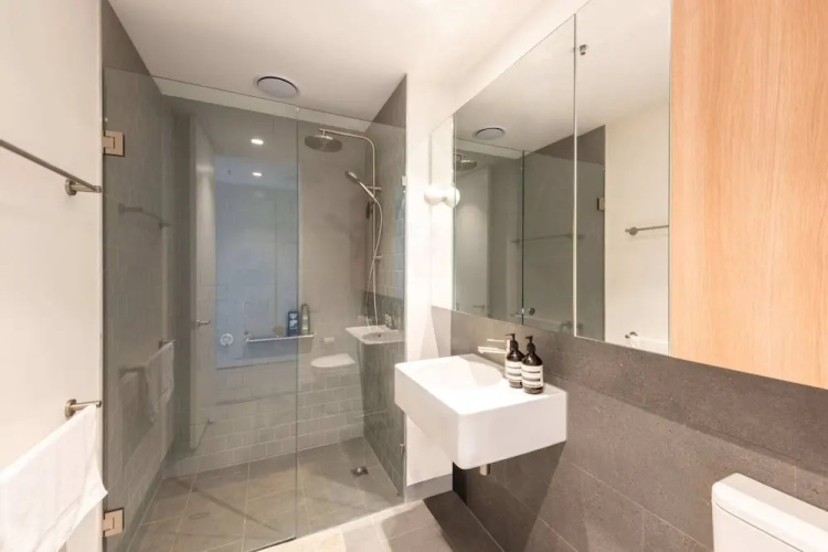 Brunswick Retreat! 5th Floor 1-bed Unit w Parking