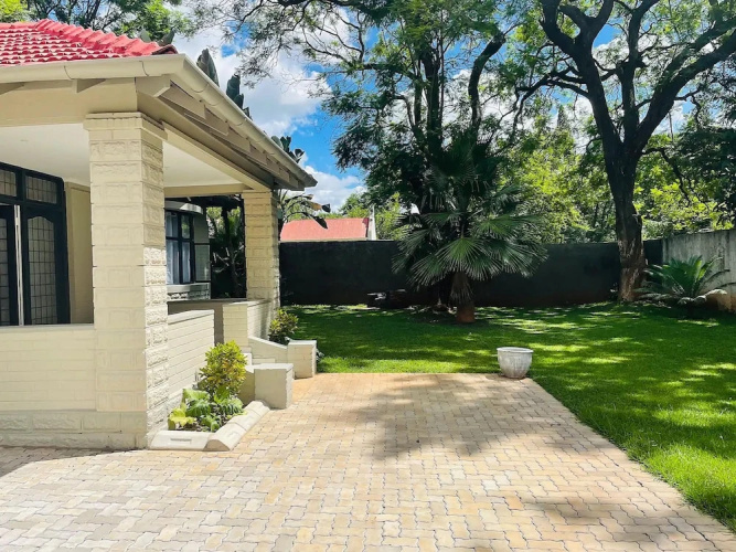 Contemporary 2 bed in Suburbs - 2081