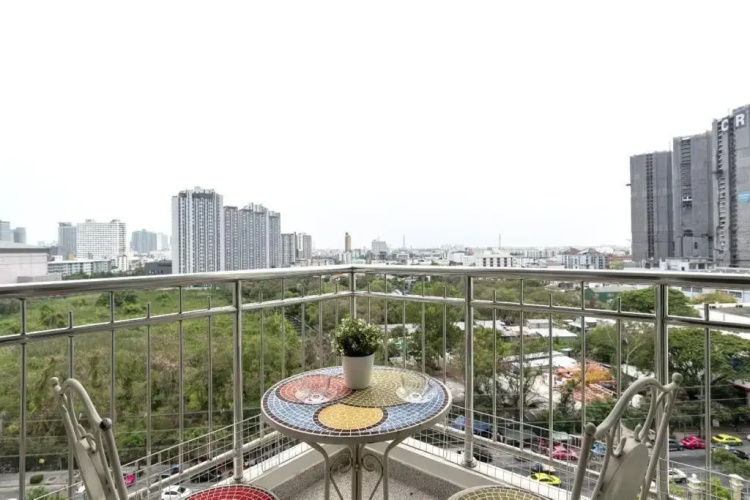 Penthouses 2Bedrooms @MRT Huai Khwang 会说中文