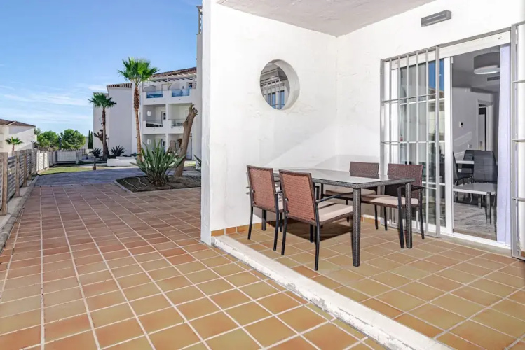 Jm2.b2 - Modern 2 Bed apt With Amazing sea Views