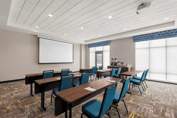 Hampton Inn & Suites by Hilton Kelowna Airport photo 14