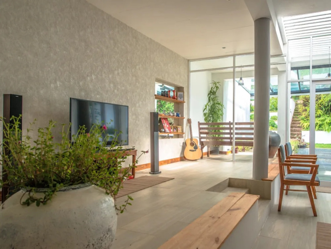 Bungalow On 53