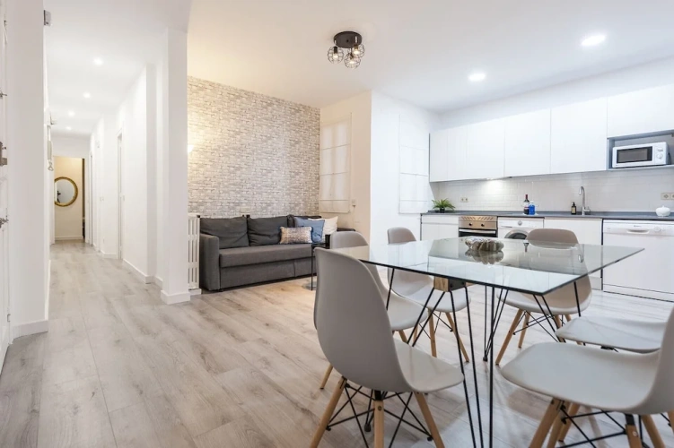 3 Bedrooms Apartment with balcony