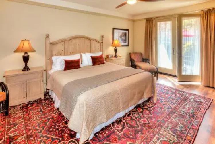 The Eagle Harbor Inn