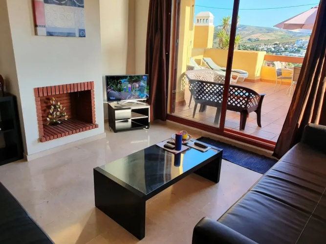 3 Bed Penthouse - Sleeps 8 - Pool - Sea View