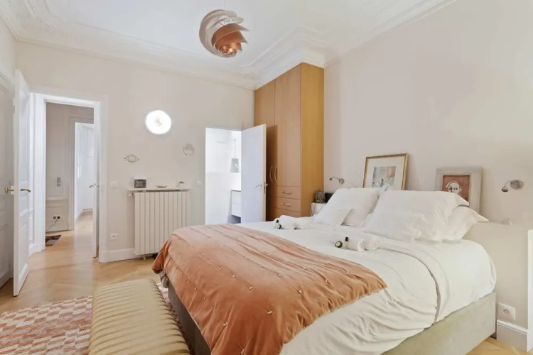 Beautiful Lavish Apartment for 6 in Paris VII by Guestready - Image 7